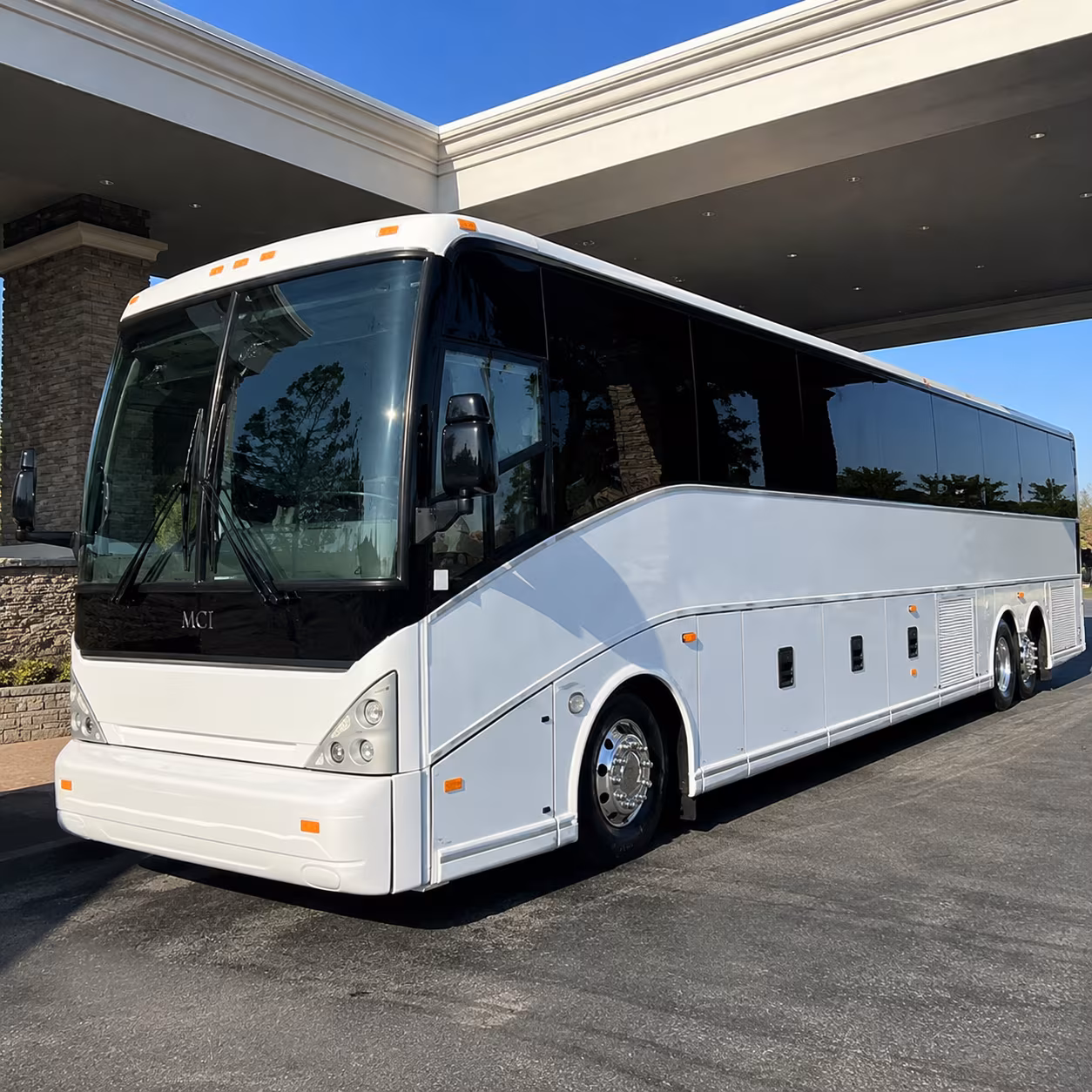 corporate and university airport transportation in flint michigan